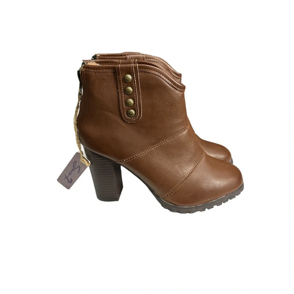 Seven Seville Boots Brown Short Boot Button Detail Almond Toe Size 9